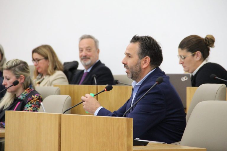 Diputación deja en el aire la iniciativa de VOX para llevar agua a Almonte con la abstención de PP y PSOE