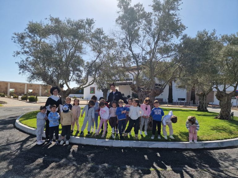 Los alumnos del CEIP Virgen del Carmen descubren el mundo hotelero en Fuerte El Rompido