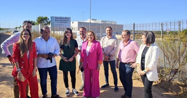 El PSOE de la Costa tilda de “insultante” el folleto del PP sobre inversiones sanitarias mientras el Chare de Lepe continúa cerrado