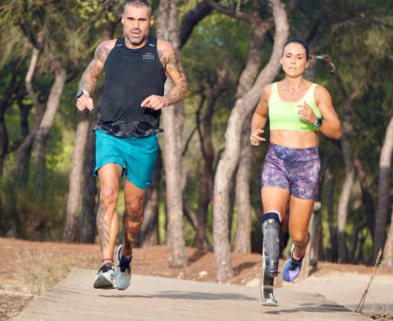 La paratriatleta onubense Carmen González se une al reto solidario ‘Más fuerte que el miedo’ de Enrique Llimona