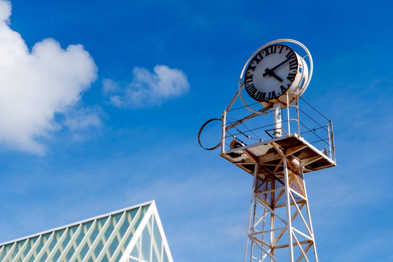 Un molino de viento sustituirá al reloj deteriorado del Ayuntamiento de Punta Umbría