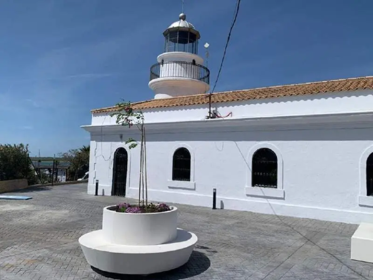 El Faro de El Rompido reabre como centro cultural tras años de reivindicación vecinal