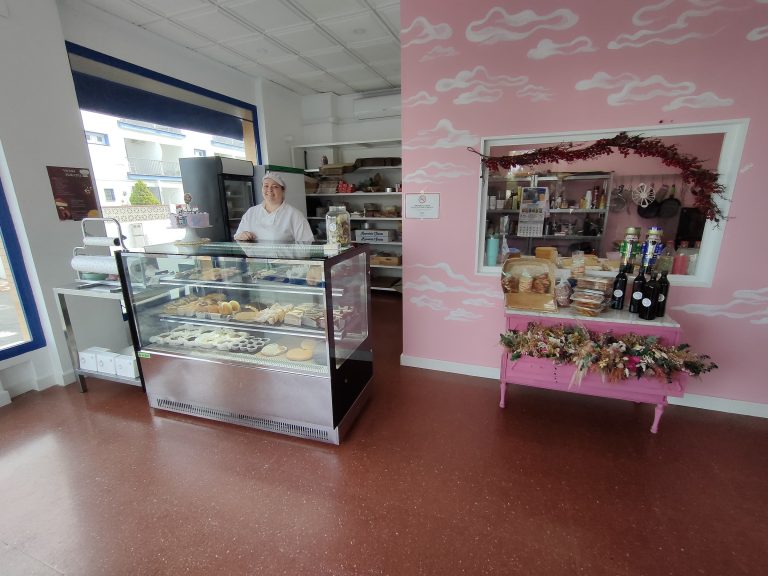 Canela en Rama Bakery