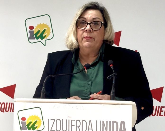 monica rossi en una rueda de prensa sede IU