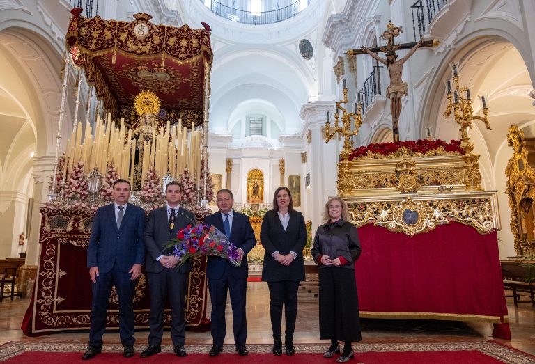 La Diputación de Huelva renueva su histórica vinculación con la Hermandad de los Judíos con una ofrenda floral al Cristo del Buen Viaje