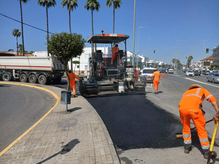 La Diputación de Huelva mejora la carretera entre Lepe y El Terrón de cara a la Romería de la Bella