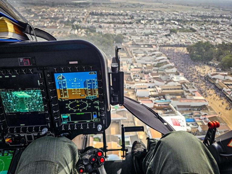 Impresionantes imágenes aéreas de la Guardia Civil durante la procesión de la Virgen del Rocío