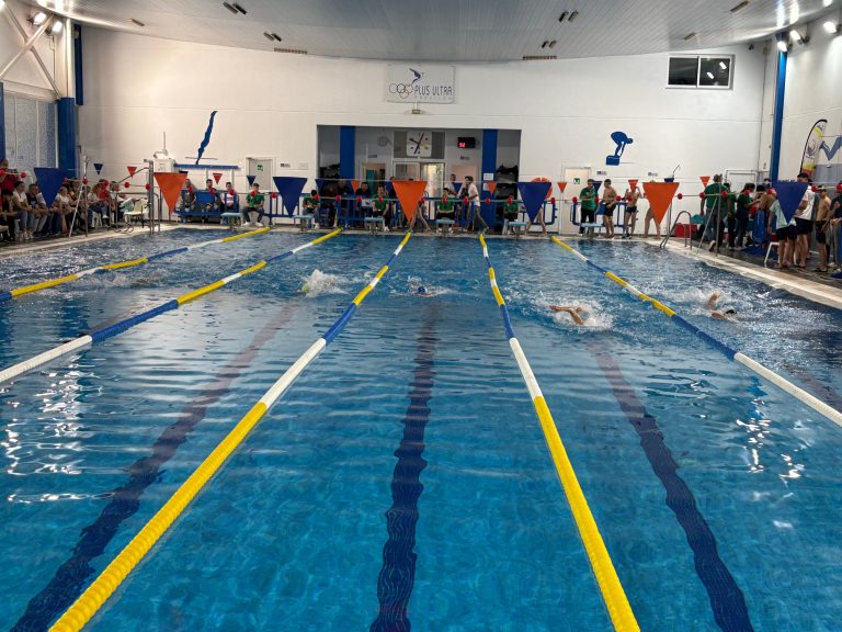 Cerca de 900 escolares participan en los encuentros de gimnasia rítmica y natación promovidos por la Diputación de Huelva