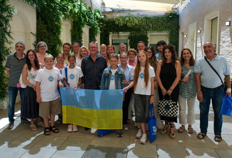 La Diputación de Huelva da la bienvenida a niños y niñas ucranianos acogidos por familias onubenses este verano