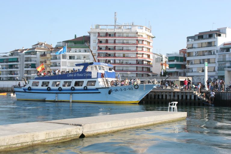 El servicio de canoas entre Punta Umbría y Huelva ajusta sus horarios para septiembre y finalizará el día 14
