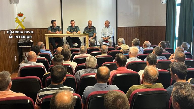 La Guardia Civil y los cazadores de la Sierra de Huelva se unen contra el furtivismo