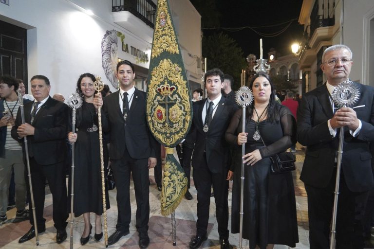 La Virgen de la Soledad protagoniza una salida extraordinaria en Moguer por el 450 aniversario de su Hermandad