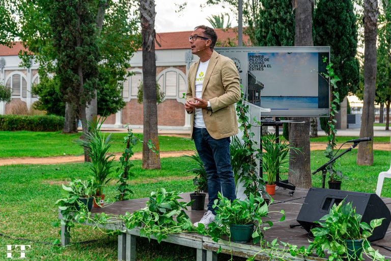 Cerca de 200 onubenses respiran juntos en el acto inaugural del reto ciudadano Huelva contra el estrés