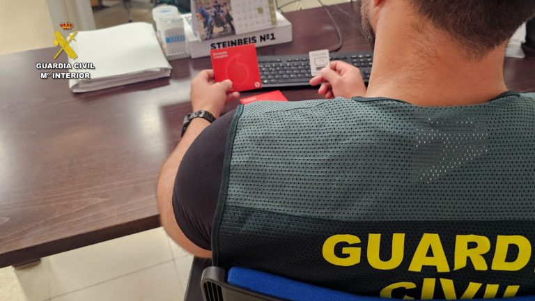 La Guardia Civil desmantela una red que cometió más de 60 estafas de alquileres vacacionales en toda España