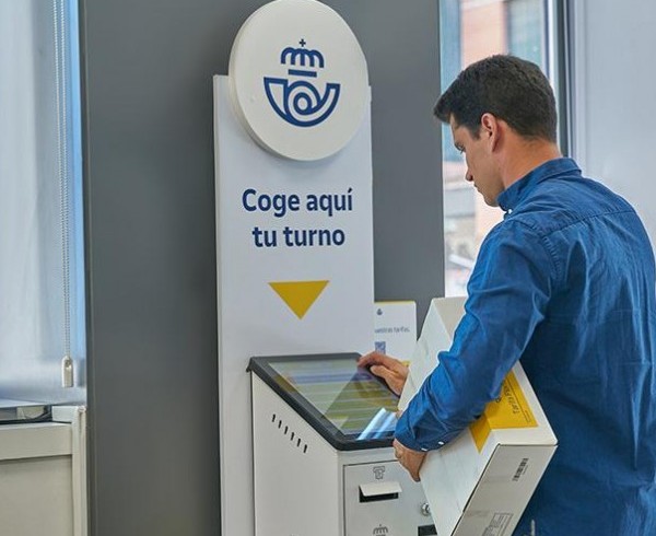 Correos refuerza en Huelva su Servicio Especial de Paquetería con recogida a domicilio y entregas más flexibles
