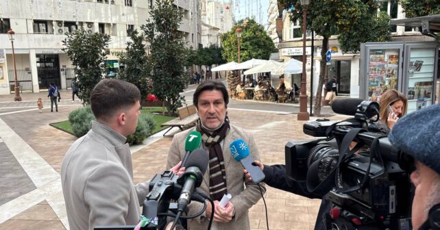 Enrique Gaviño acusa al Gobierno de Moreno Bonilla de “debilitar la democracia” y bloquear la educación y la transparencia en Andalucía