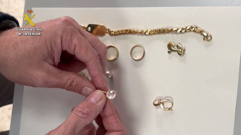 La Guardia Civil detiene a un trabajador por el robo de joyas y dinero en una vivienda en obras en Punta Umbría
