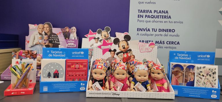 Correos celebra la Navidad en Huelva con una amplia oferta solidaria, “packs mágicos” y cestas navideñas en sus 31 oficinas