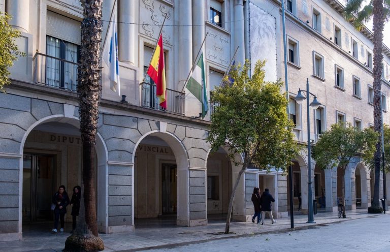 La Diputación de Huelva decreta luto oficial por las víctimas del accidente ferroviario de Córdoba y suspende su presencia en FITUR