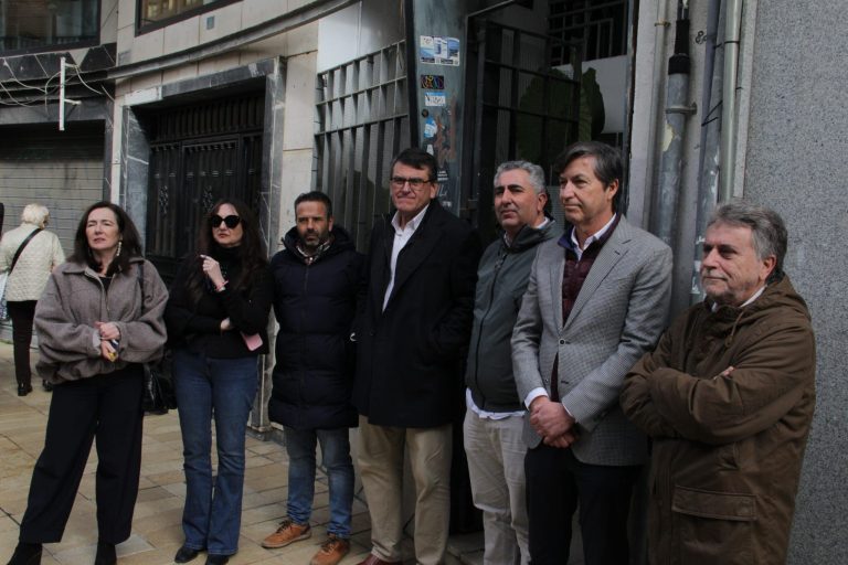 Rafael Segovia defiende en Huelva el estatuto propio para médicos y pide al resto de partidos que “no los dejen solos”