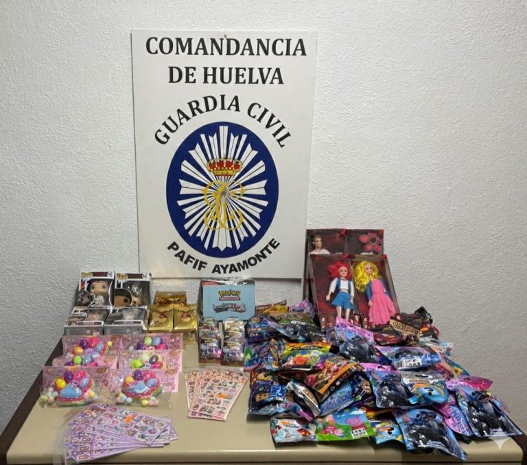La Guardia Civil interviene 148 juguetes que incumplían la normativa europea en un bazar de Ayamonte