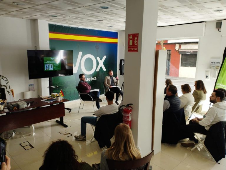 VOX Huelva reúne a jóvenes en una jornada centrada en empleo y vivienda bajo el lema “Joven, la prioridad eres tú”