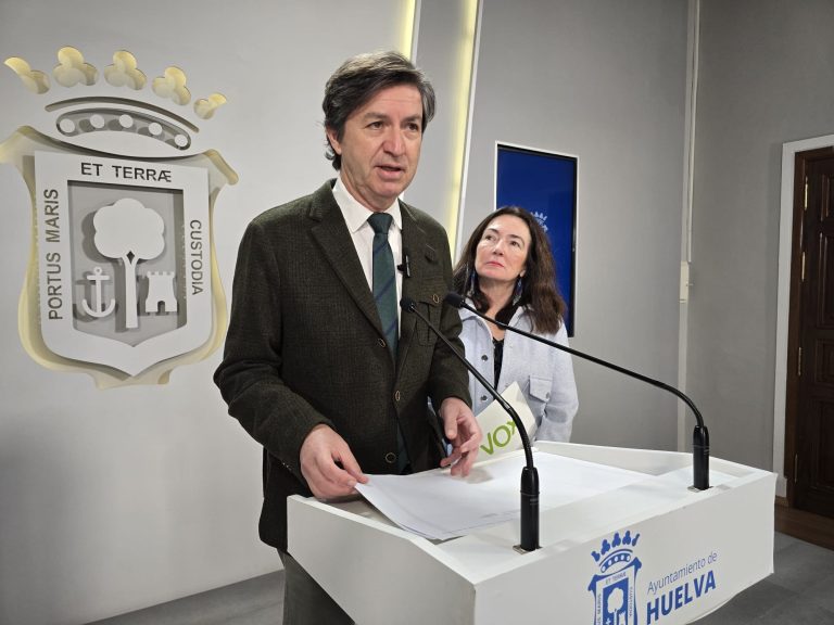 VOX exige inversión urgente en las piscinas del Diego Lobato y Andrés Estrada tras su cierre por averías