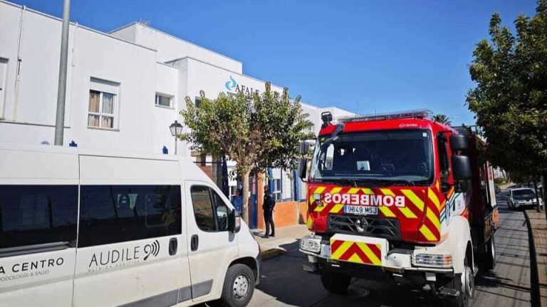 Evacuadas más de 50 personas de una residencia de ancianos en Lepe tras detectarse una gran salida de humo