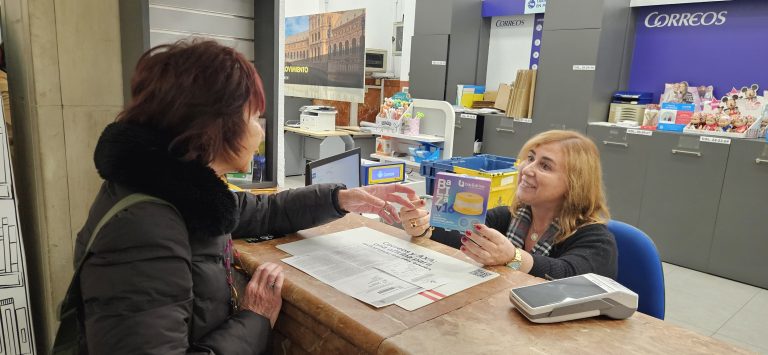 Correos vende ya las balizas V16 obligatorias en 414 oficinas andaluzas y en casi 700 servicios rurales