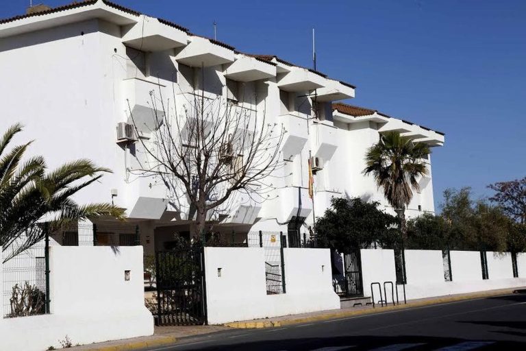 AUGC denuncia una orden que obliga a mantener abierta la puerta del cuartel de Punta Umbría durante el día