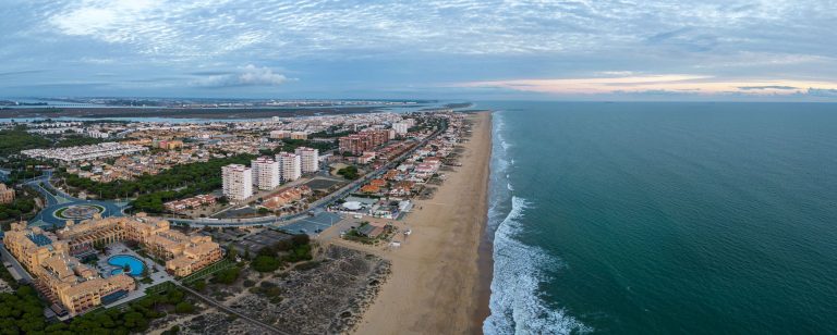 Punta Umbría consolida sus tres Banderas Azules y refuerza su liderazgo turístico en el litoral onubense